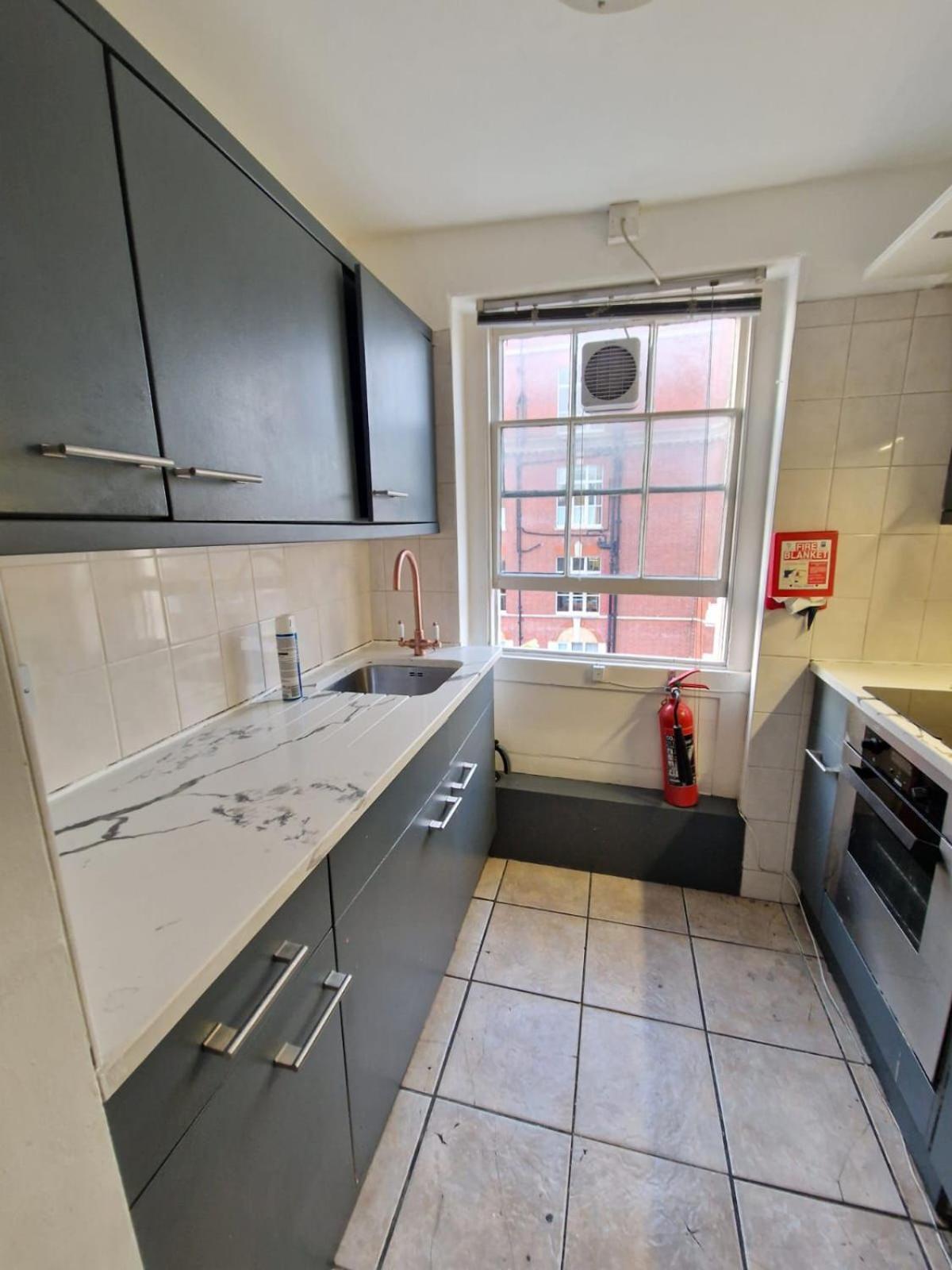 Baker Street Suites Лондон Екстериор снимка
